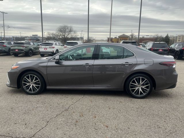 2022 Toyota Camry Hybrid XLE