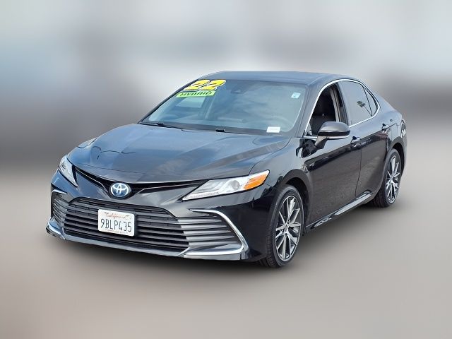 2022 Toyota Camry Hybrid XLE