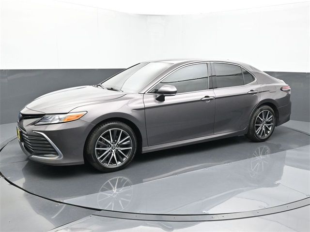 2022 Toyota Camry Hybrid XLE