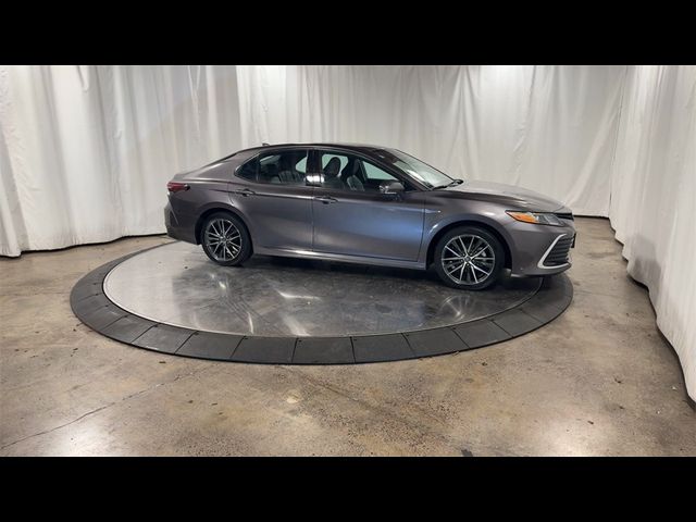 2022 Toyota Camry Hybrid XLE