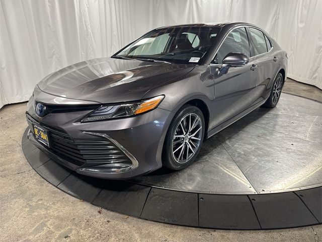 2022 Toyota Camry Hybrid XLE