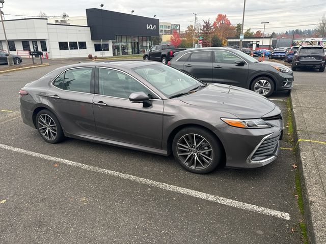 2022 Toyota Camry Hybrid XLE