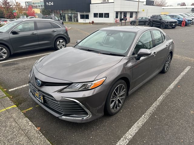 2022 Toyota Camry Hybrid XLE