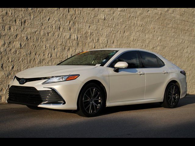 2022 Toyota Camry Hybrid XLE