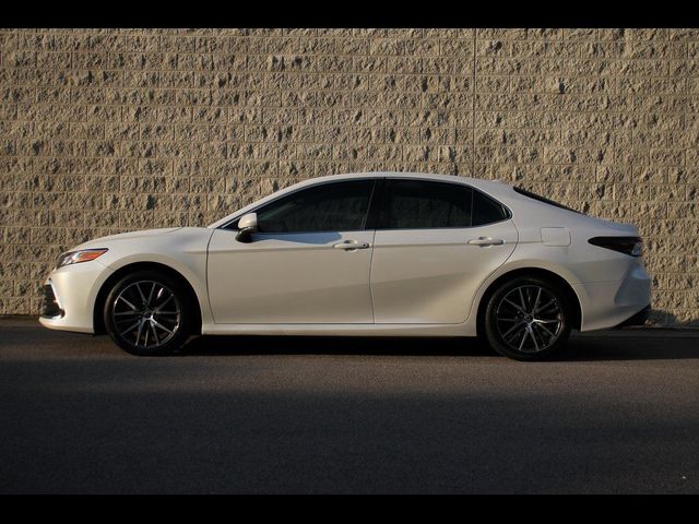 2022 Toyota Camry Hybrid XLE