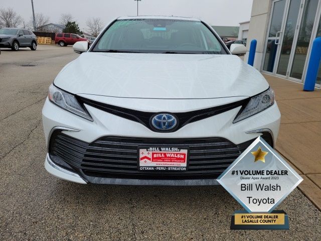 2022 Toyota Camry Hybrid XLE