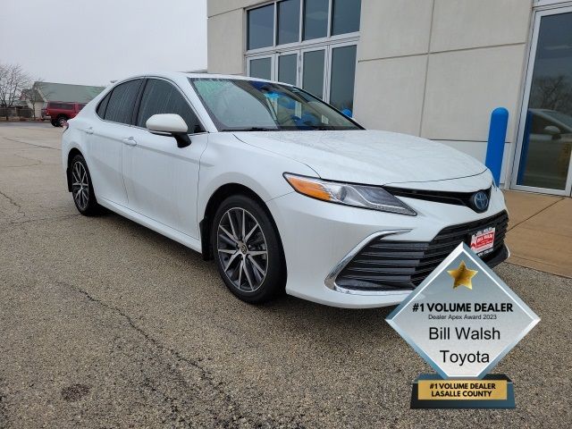 2022 Toyota Camry Hybrid XLE