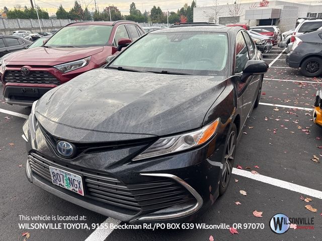 2022 Toyota Camry Hybrid XLE