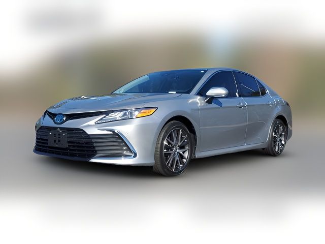 2022 Toyota Camry Hybrid XLE