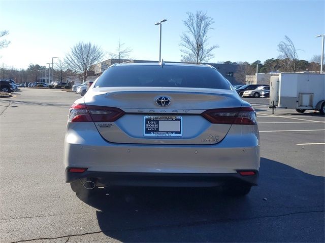 2022 Toyota Camry Hybrid XLE