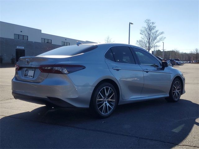 2022 Toyota Camry Hybrid XLE