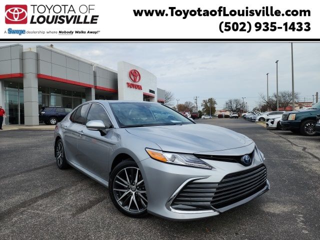 2022 Toyota Camry Hybrid XLE