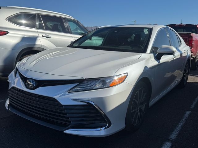 2022 Toyota Camry Hybrid XLE