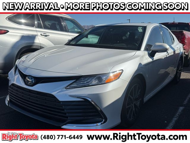 2022 Toyota Camry Hybrid XLE