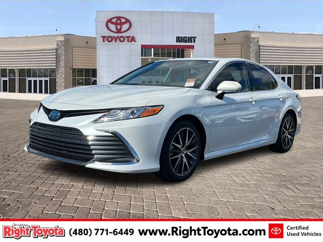 2022 Toyota Camry Hybrid XLE