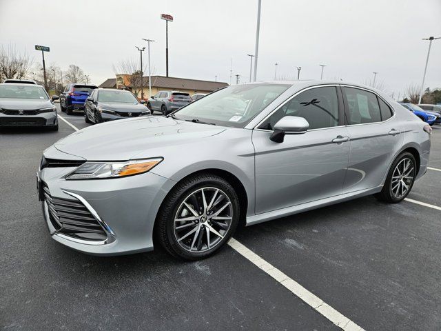 2022 Toyota Camry Hybrid XLE