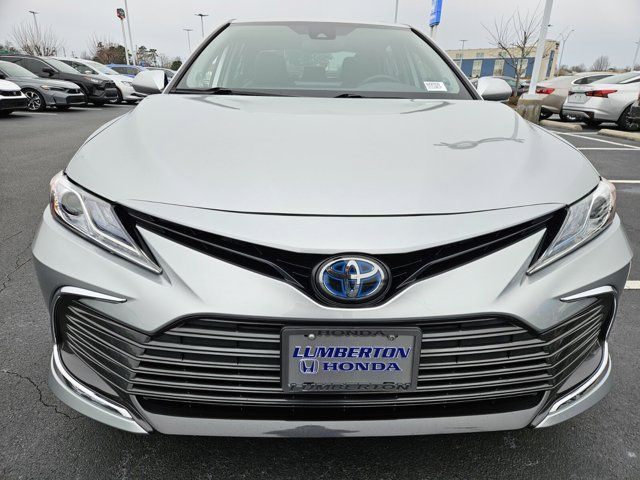 2022 Toyota Camry Hybrid XLE