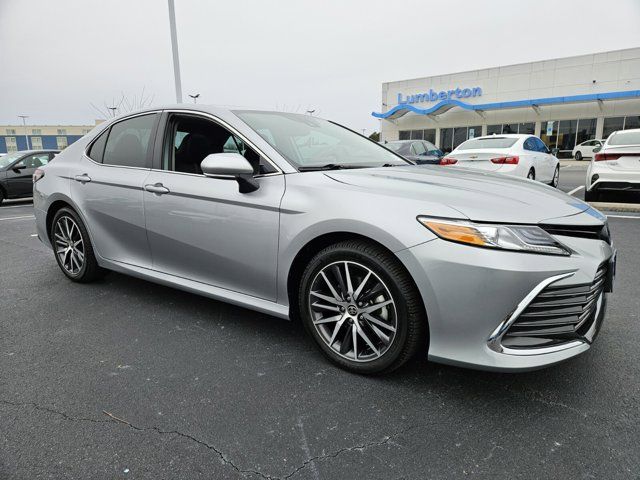 2022 Toyota Camry Hybrid XLE