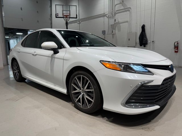 2022 Toyota Camry Hybrid XLE