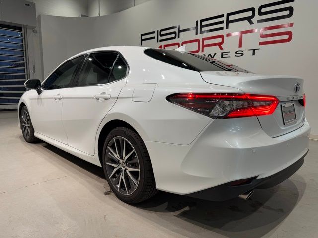 2022 Toyota Camry Hybrid XLE