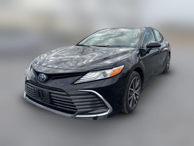 2022 Toyota Camry Hybrid XLE