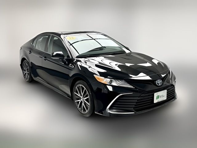 2022 Toyota Camry Hybrid XLE