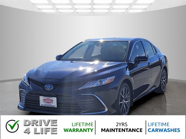 2022 Toyota Camry Hybrid XLE