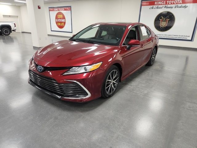 2022 Toyota Camry Hybrid XLE