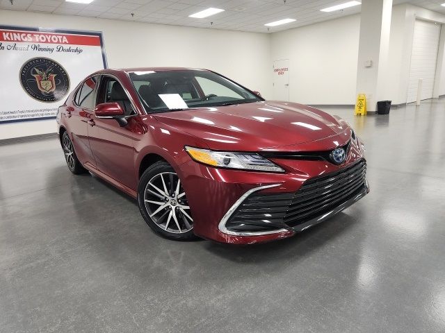 2022 Toyota Camry Hybrid XLE