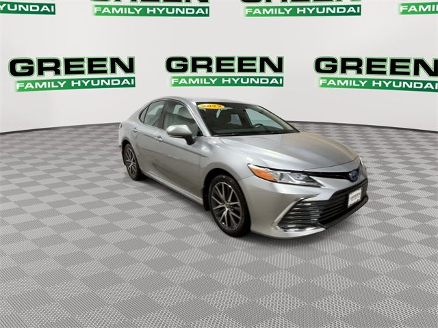 2022 Toyota Camry Hybrid XLE