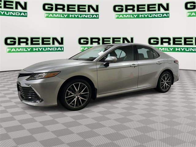 2022 Toyota Camry Hybrid XLE