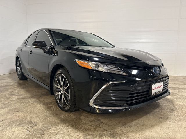 2022 Toyota Camry Hybrid XLE