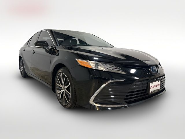 2022 Toyota Camry Hybrid XLE