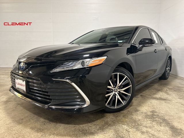 2022 Toyota Camry Hybrid XLE