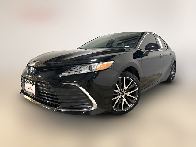 2022 Toyota Camry Hybrid XLE