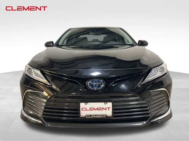 2022 Toyota Camry Hybrid XLE