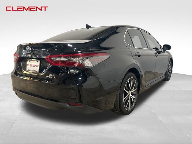 2022 Toyota Camry Hybrid XLE