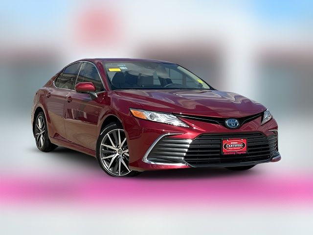 2022 Toyota Camry Hybrid XLE