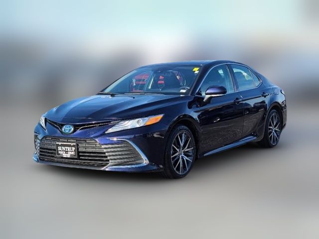 2022 Toyota Camry Hybrid XLE