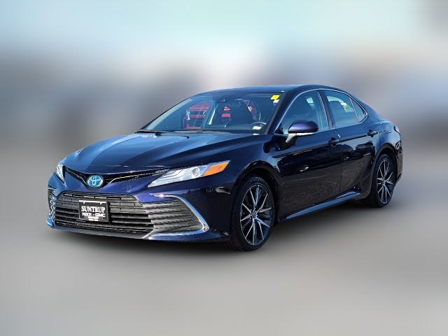 2022 Toyota Camry Hybrid XLE