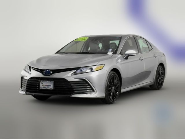 2022 Toyota Camry Hybrid XLE