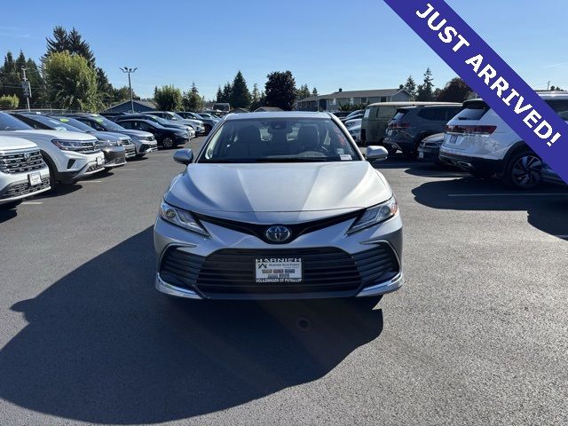 2022 Toyota Camry Hybrid XLE