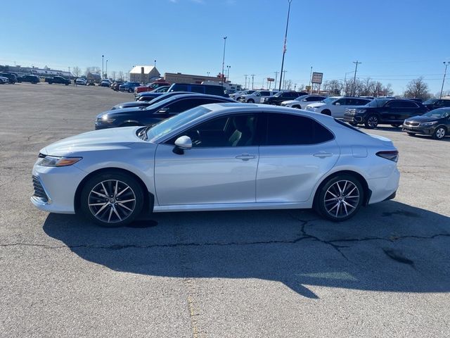 2022 Toyota Camry Hybrid XLE