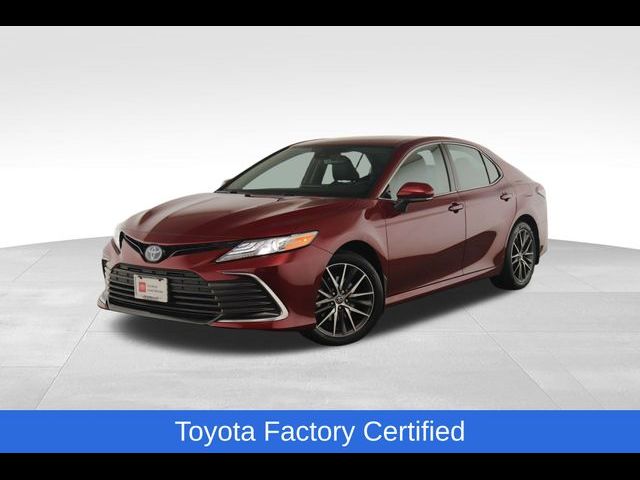 2022 Toyota Camry Hybrid XLE