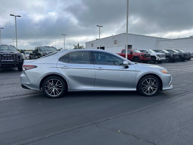 2022 Toyota Camry Hybrid XLE