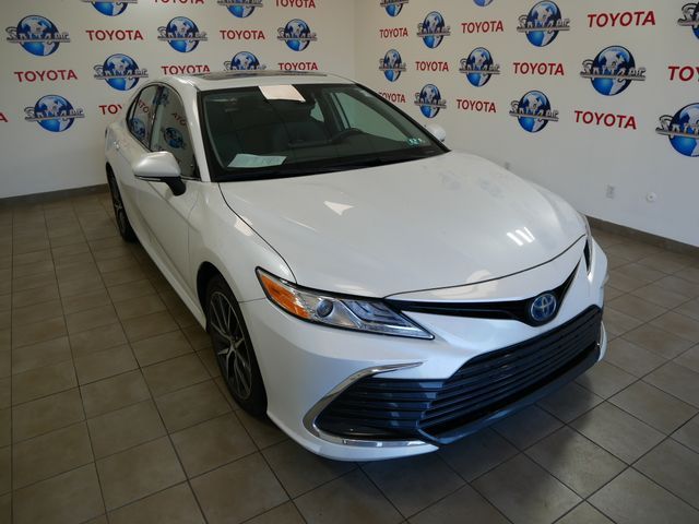 2022 Toyota Camry Hybrid XLE