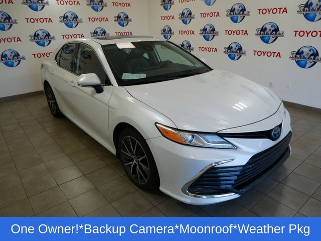 2022 Toyota Camry Hybrid XLE