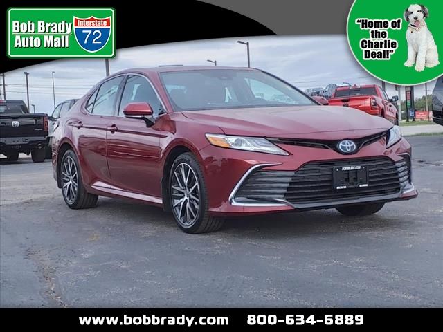 2022 Toyota Camry Hybrid XLE