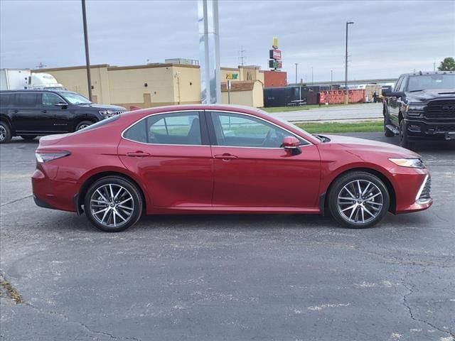 2022 Toyota Camry Hybrid XLE