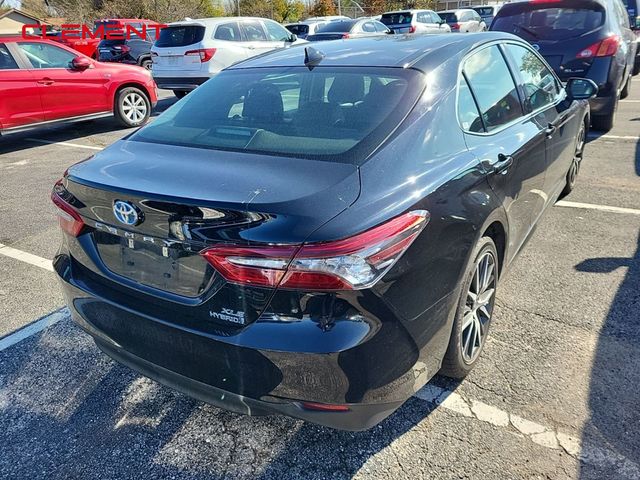 2022 Toyota Camry Hybrid XLE